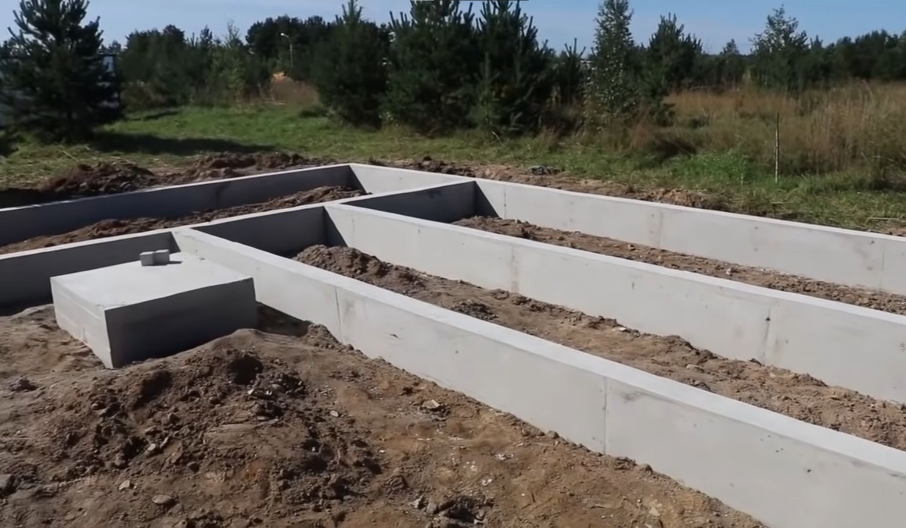 Устройство фундамента для загородного дома из бревна — фото 1